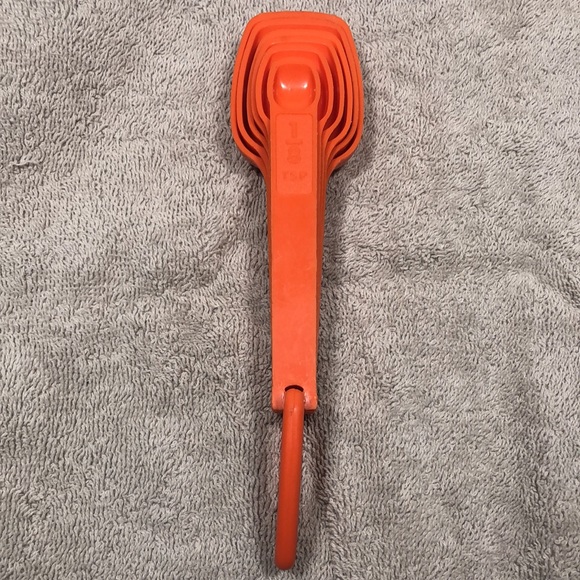 Bundle of 3 Tupperware Product. Pasta Container,Egg Separator, Measuring Spoons. - Picture 5 of 16